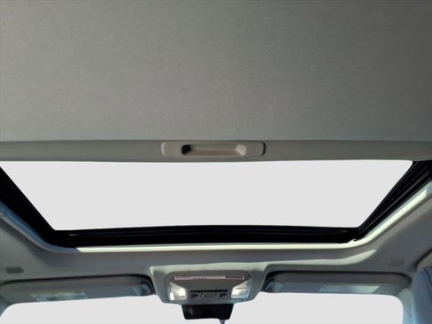 Used 2024 Toyota RAV4 XLE Premium image 15