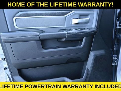 Used 2022 RAM 2500 Big Horn AWD/4WD image 2