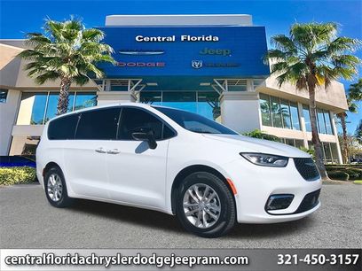 New 2026 Chrysler Pacifica Select