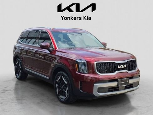 Certified 2023 Kia Telluride EX w/ EX Captain's Chair Package AWD/4WD image 4