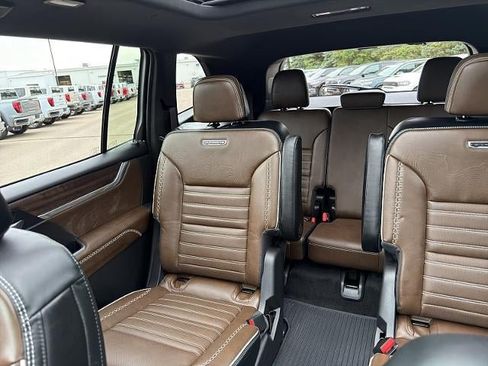 Used 2026 GMC Acadia Denali Ultimate w/ LPO, Floor Liner Package AWD/4WD image 36