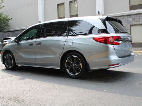 Used 2021 Honda Odyssey Elite image 4