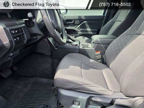Certified 2025 Toyota Tacoma SR5 AWD/4WD image 15