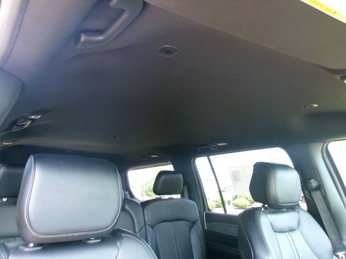 Certified 2024 Jeep Wagoneer Series II w/ Flexible Seating Group AWD/4WD image 22