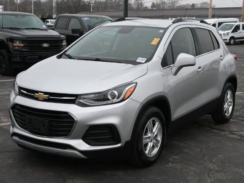 Used 2018 Chevrolet Trax LT w/ LT Convenience Package image 5