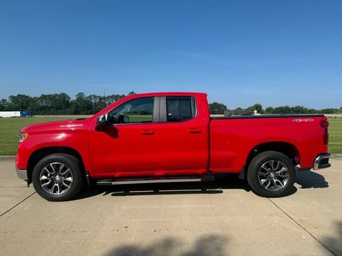 Used 2023 Chevrolet Silverado 1500 LT AWD/4WD image 11