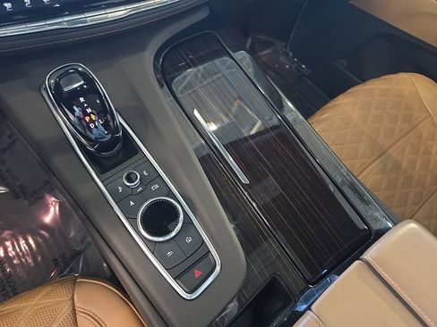 Certified 2022 Cadillac Escalade Premium Luxury image 27