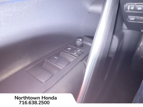 Used 2025 Toyota Corolla Cross XLE image 21