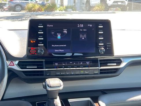 Certified 2023 Toyota Sienna XLE FWD image 18