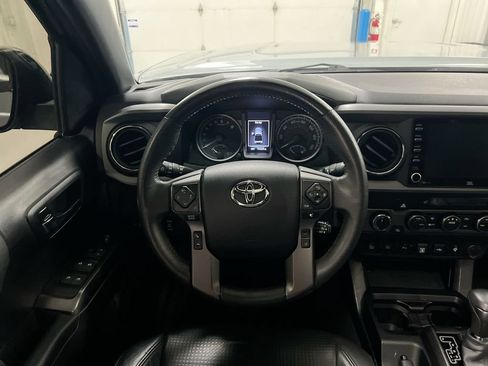 Used 2021 Toyota Tacoma TRD Off-Road w/ TRD Premium Off Road Package AWD/4WD image 11