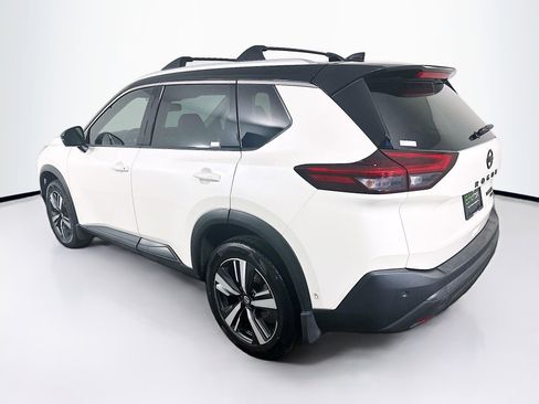 Used 2021 Nissan Rogue Platinum image 5