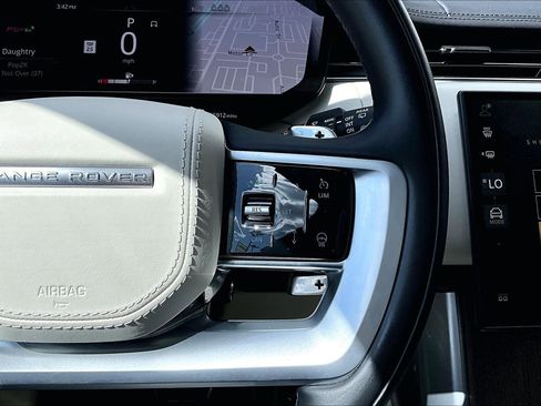 Used 2024 Land Rover Range Rover SE image 18