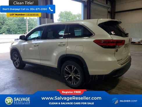 Used 2019 Toyota Highlander LE FWD image 3