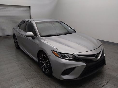 Used 2020 Toyota Camry SE image 13