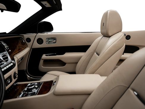 Used 2016 Rolls-Royce Dawn RWD image 57
