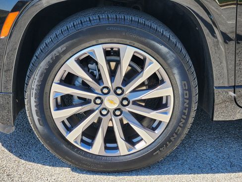 Used 2023 Chevrolet Traverse Premier FWD image 32