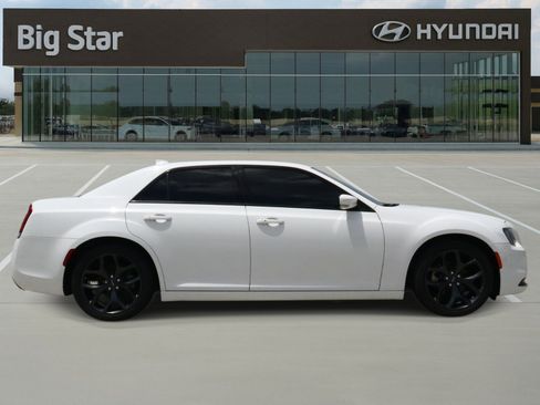 Used 2023 Chrysler 300 S RWD image 5