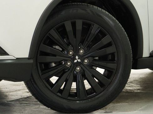 Used 2020 Mitsubishi Outlander LE FWD image 3