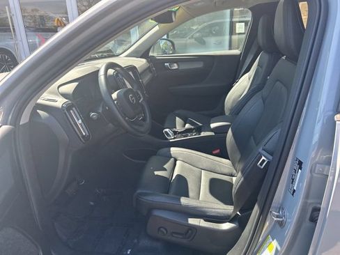 Certified 2025 Volvo XC40 B5 Plus AWD/4WD image 17