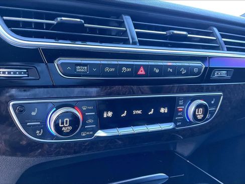Used 2019 Audi Q7 3.0T Prestige image 33
