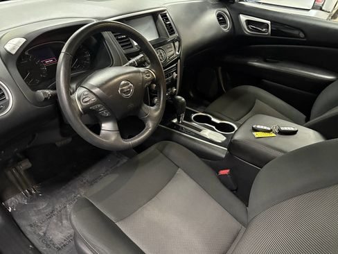 Used 2020 Nissan Pathfinder SV image 38