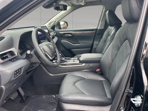 New 2026 Toyota Highlander Platinum AWD/4WD image 10