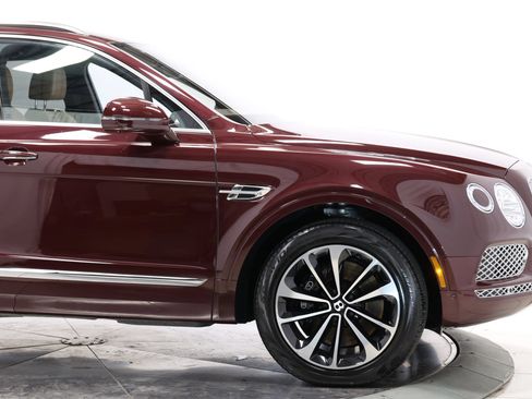 Used 2018 Bentley Bentayga AWD/4WD image 78