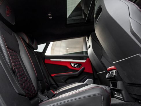Used 2022 Lamborghini Urus AWD/4WD image 40