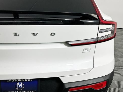 Used 2023 Volvo C40 P8 Recharge Ultimate image 21