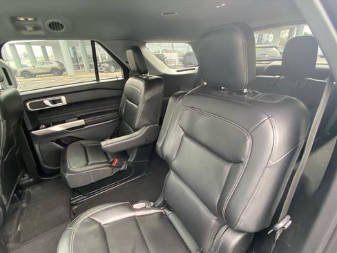 Used 2023 Ford Explorer XLT w/ Equipment Group 202A image 8