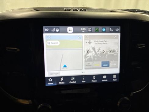 Used 2024 RAM 1500 Laramie AWD/4WD image 18