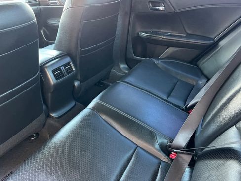 Used 2017 Honda Accord Touring image 5