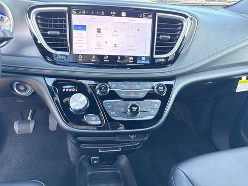 New 2027 Chrysler Pacifica Select FWD image 26