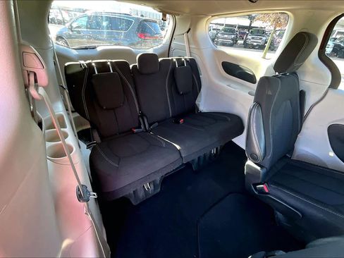 Certified 2023 Chrysler Voyager LX image 33