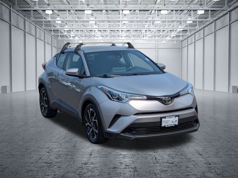 Used 2019 Toyota C-HR XLE FWD image 7