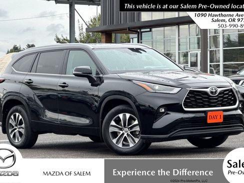 Used 2024 Toyota Highlander XLE AWD/4WD image 1