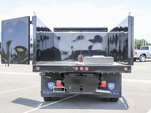 New 2023 RAM 5500 Tradesman AWD/4WD image 32