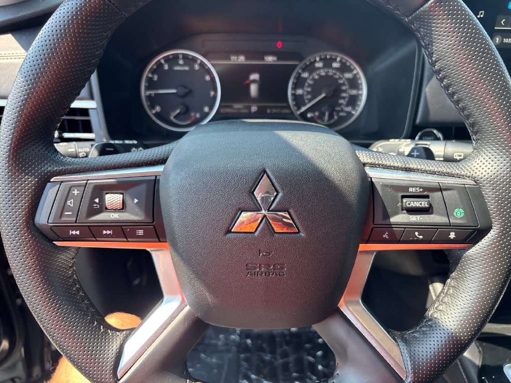 Used 2025 Mitsubishi Outlander SE FWD image 11