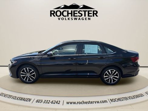 Used 2026 Volkswagen Jetta SE FWD image 3