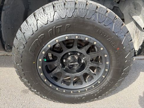 Used 2018 Nissan Titan SV w/ SV Convenience Package image 45