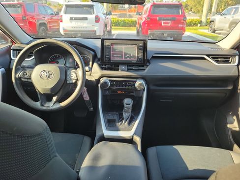 Used 2020 Toyota RAV4 LE FWD image 16