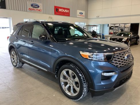 Used 2020 Ford Explorer Platinum w/ Premium Technology Package image 3