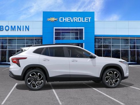 New 2026 Chevrolet Trax RS w/ Sunroof Package FWD image 6
