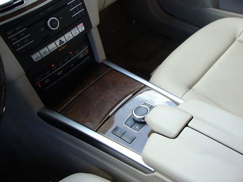 Used 2016 Mercedes-Benz E 350 Sedan image 16