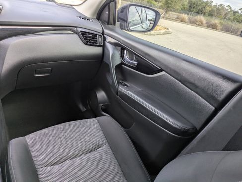 Used 2021 Nissan Rogue Sport SV image 20