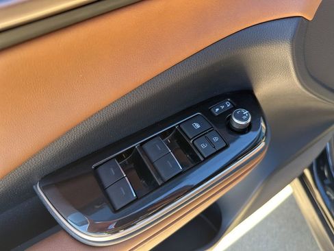 Used 2025 Toyota Crown Signia image 15