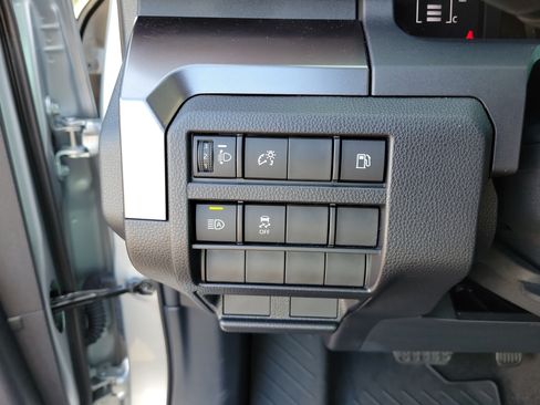 Used 2025 Toyota 4Runner SR5 AWD/4WD image 26