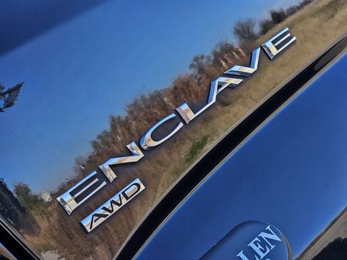 Used 2024 Buick Enclave Premium image 11