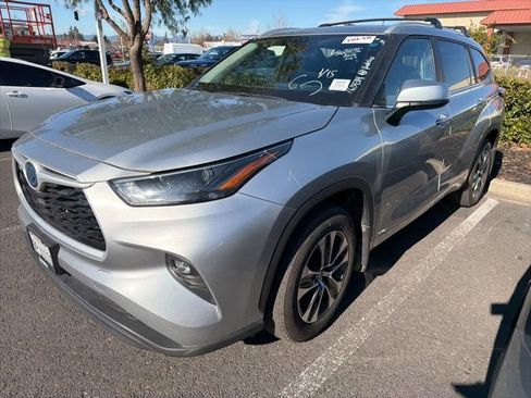 Certified 2024 Toyota Highlander XLE image 14