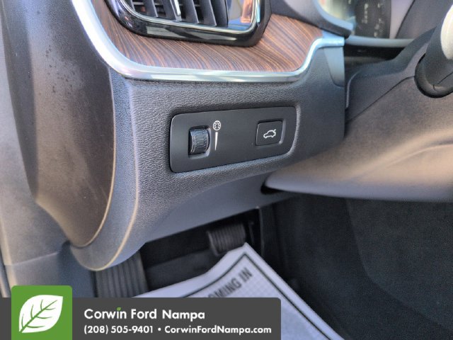 Used 2021 Volvo XC60 T5 Momentum AWD/4WD image 13